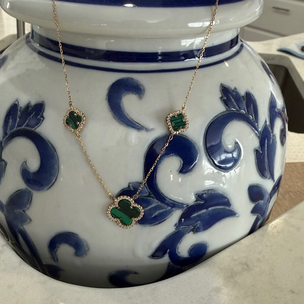 Elegant Gold and Green Clover Malachite Necklace